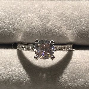 925 Sterling Silver Ring with Cubic Zirconia
